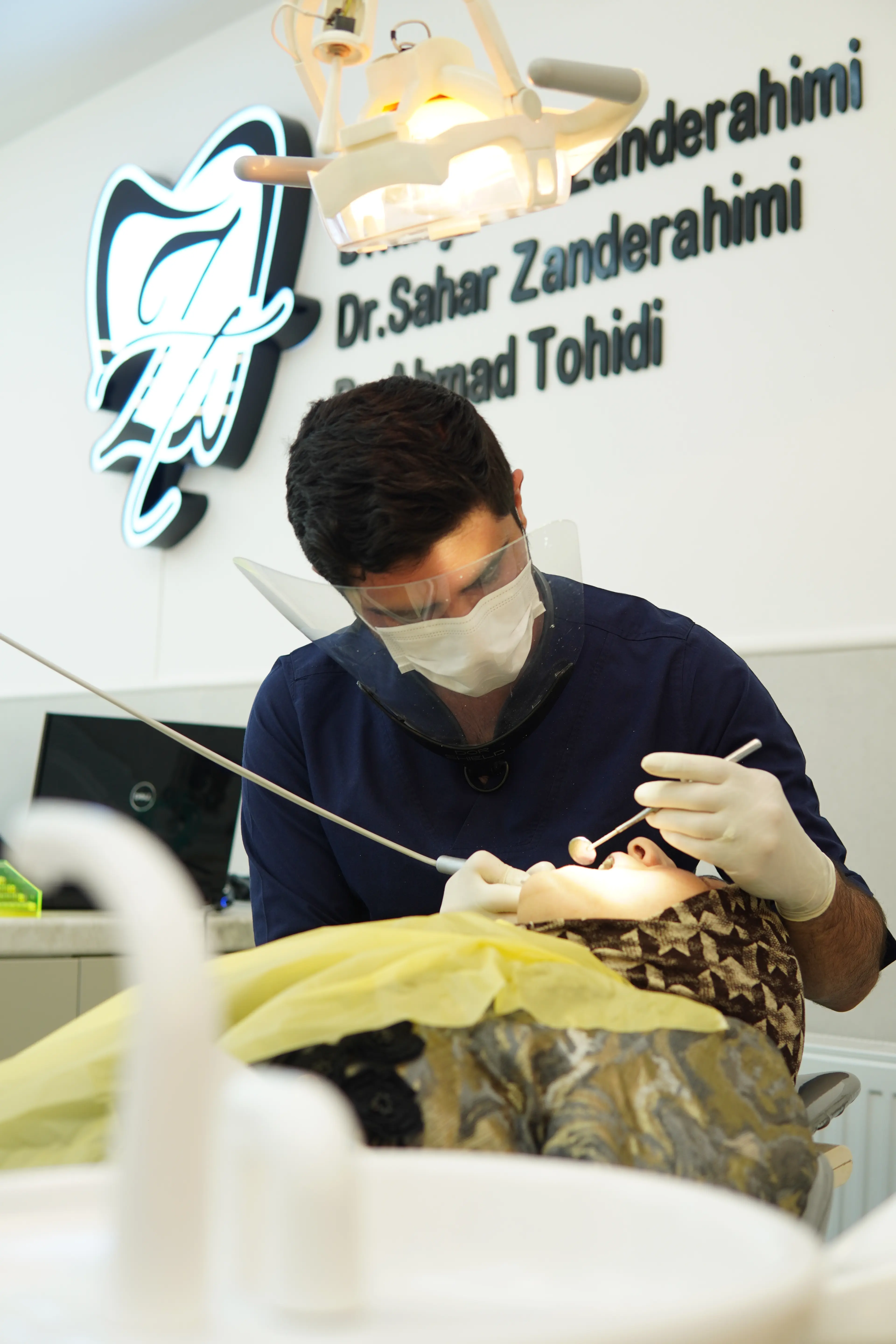 عکس دکتر سید احمد توحیدی، دندانپزشک متخصص ایمپلنت و درمان ریشه